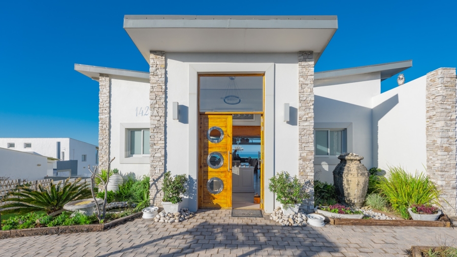 6 Bedroom Property for Sale in Struisbaai Western Cape